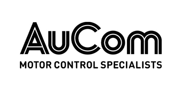 Schwarzes AuCom-Logo mit dem Schriftzug ‚Motor Control Specialists‘ auf weißem Hintergrund.