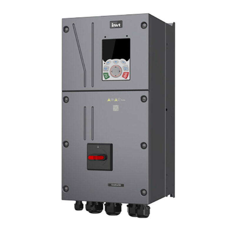 INVT GD350 IP55 Frequenzumrichter, Frontansicht, in einem Schaltschrank eingebaut, mit robustem Gehäuse und Frontdisplay.