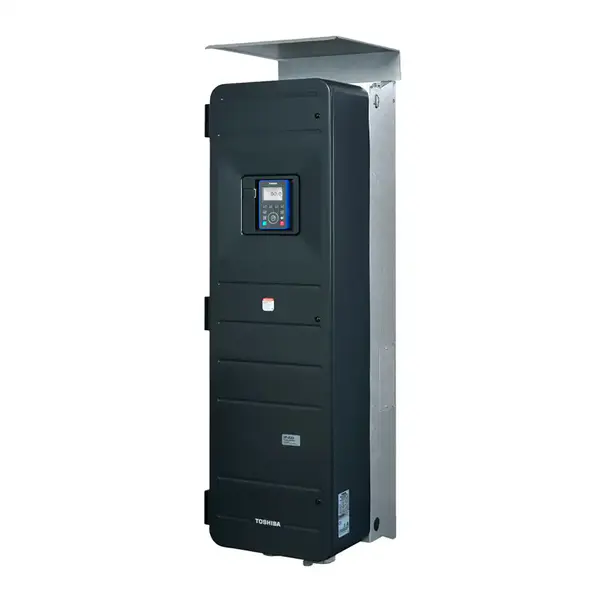 Toshiba VF-AS3 Frequenzumrichter IP55, Komplettansicht mit montiertem Regenschutz für Außeneinsatz.