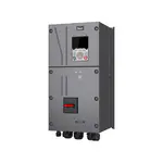 Seitenansicht des INVT GD350 IP55 mit Display und rotem Hauptschalter