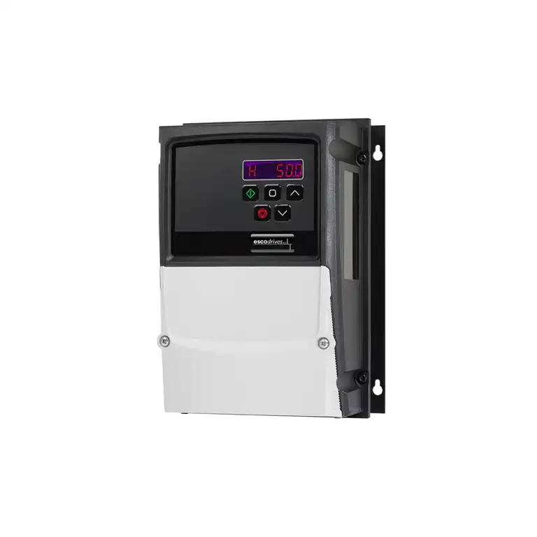 Frequenzumrichter escodrives EDS3-2015PL-66N1 ohne Hauptschalter und externe Bedienelemente, Frontansicht mit digitalem LED-Display und Tastenfeld.